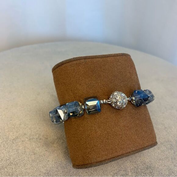 BLUE Geo cube square rhinestone bracelet magnetic closure costume jewellery - Picture 4 of 8